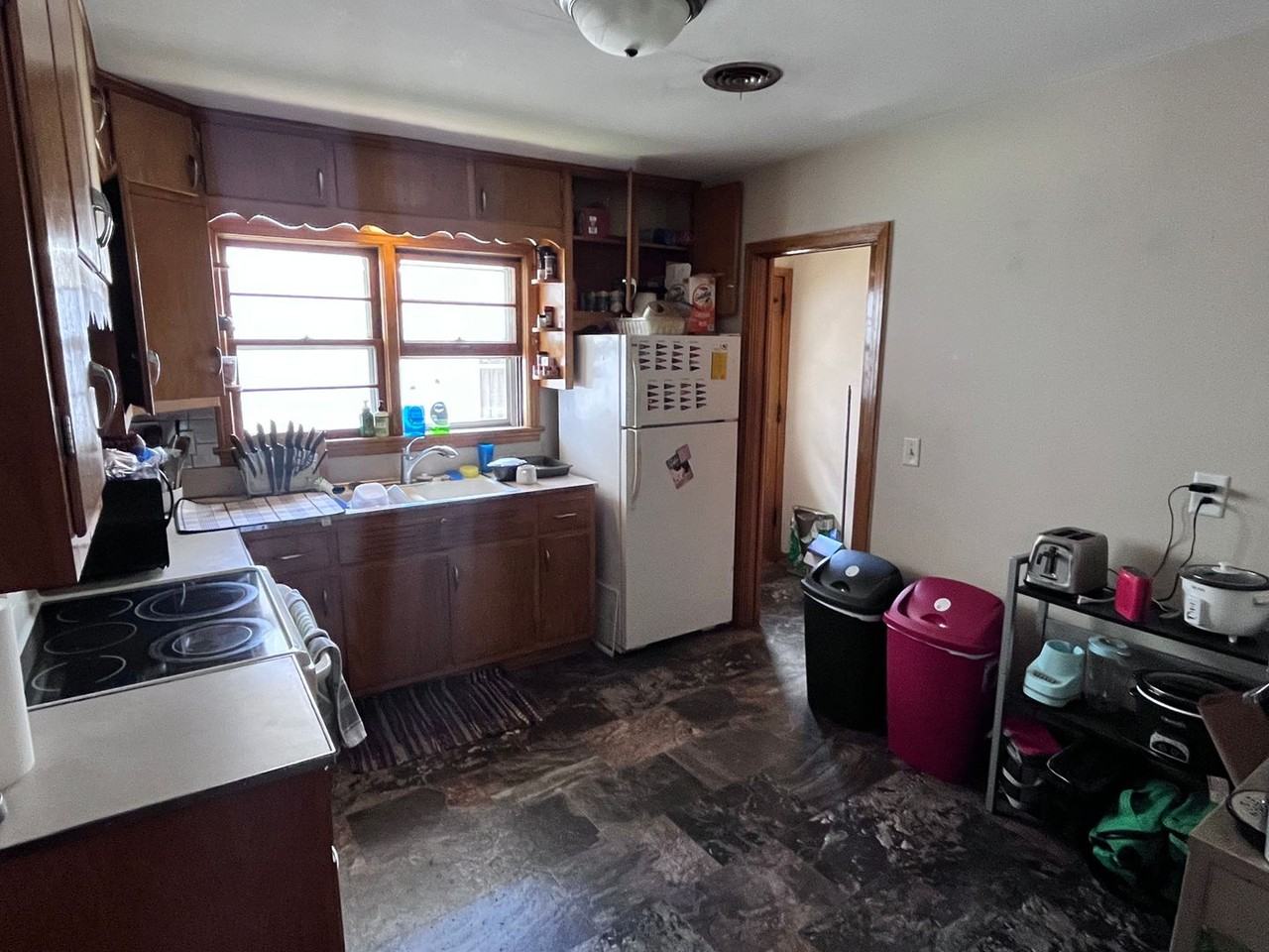 710 Fleming Ave - Photo 2 of 10