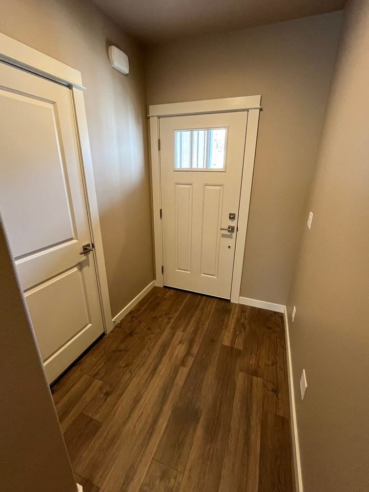 2539 NE Studio Rd - Photo 2 of 44