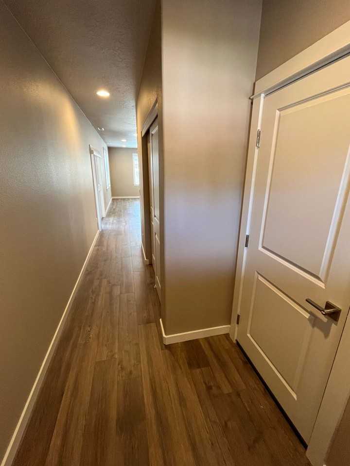 2539 NE Studio Rd - Photo 3 of 44