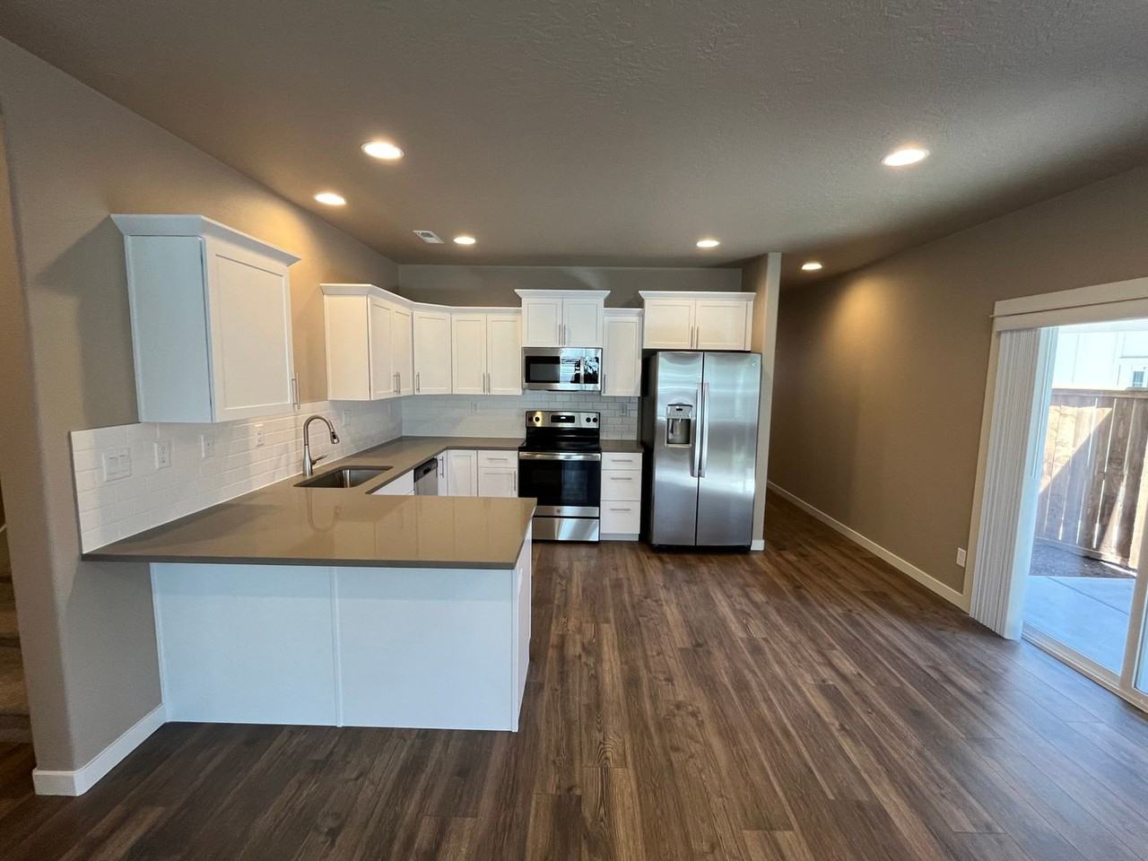 2539 NE Studio Rd - Photo 7 of 44