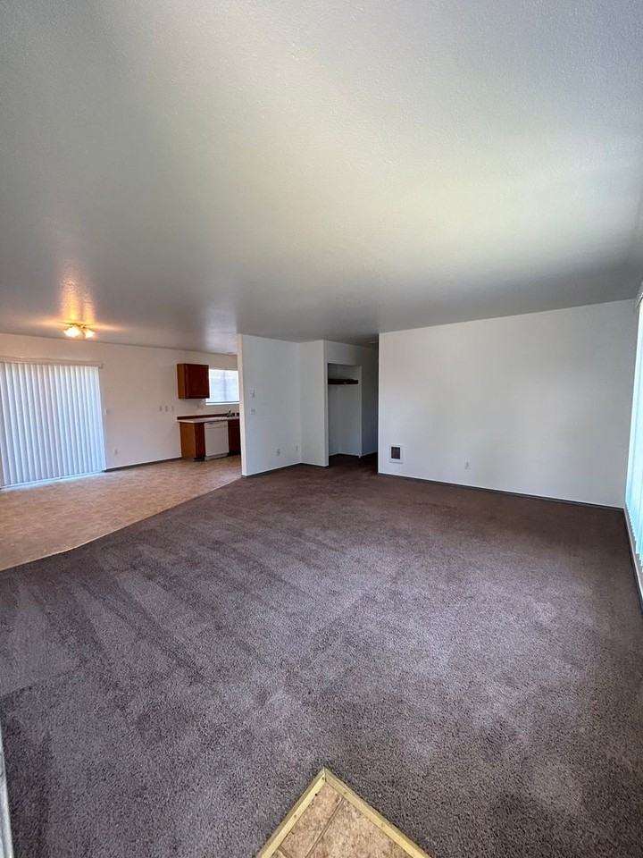 208 Sw 4th Ave - Photo 2 of 14