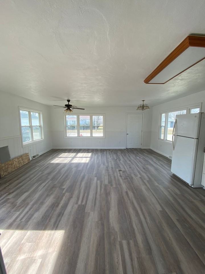 1245 Butler St - Photo 5 of 7
