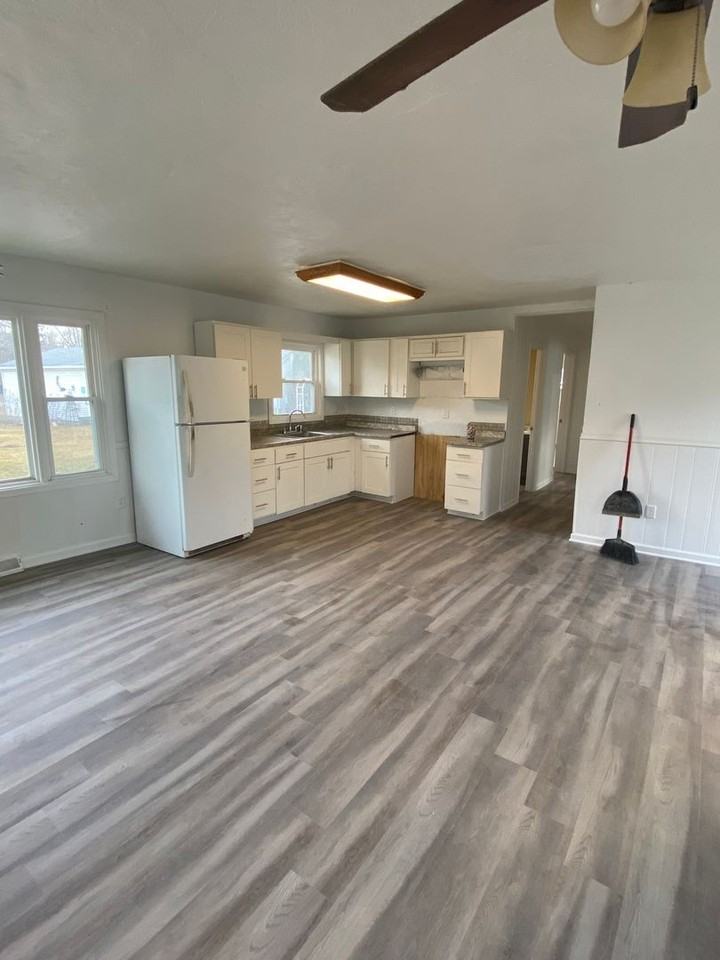1245 Butler St - Photo 6 of 7