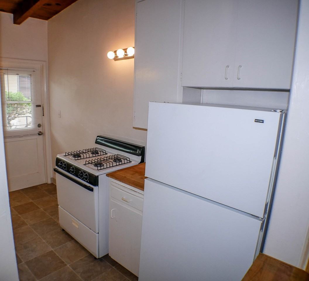 811 Loring St - Photo 4 of 24
