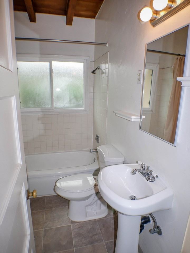 811 Loring St - Photo 6 of 24