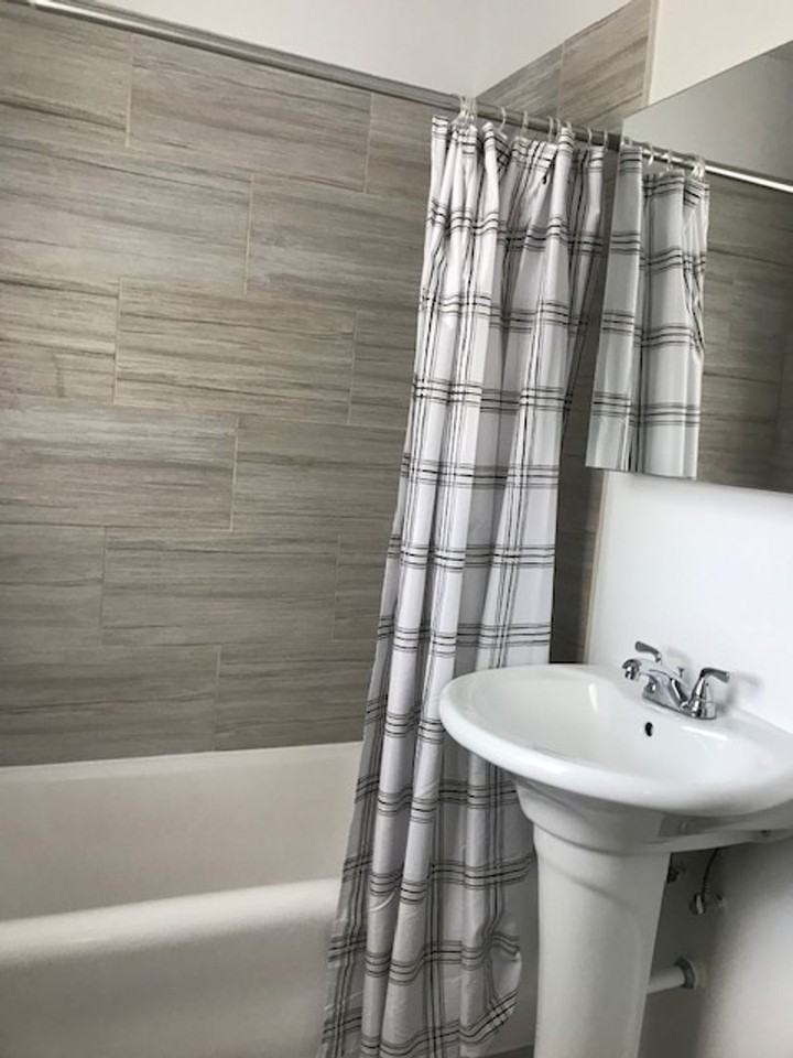 127-129 Ridge/829-833 Dobson - Photo 7 of 9