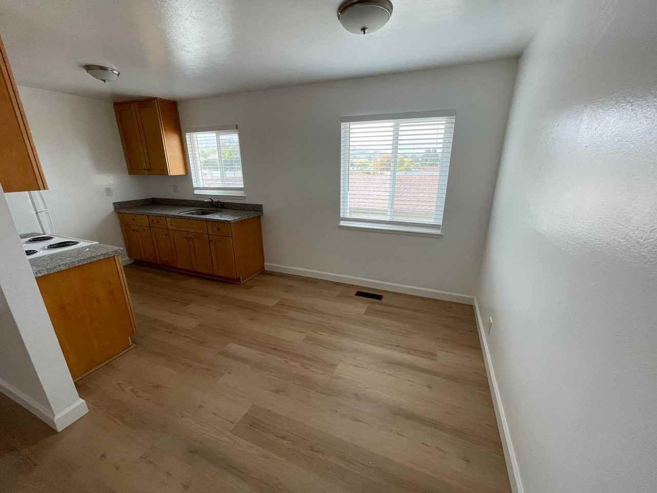 1730 Sequoia Ave - Photo 3 of 9