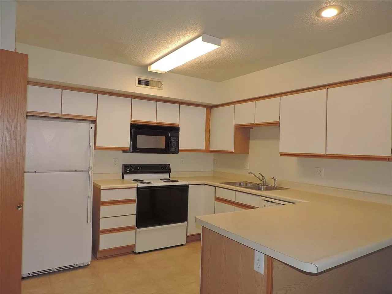 2262 Holiday Rd #102 - Photo 5 of 9