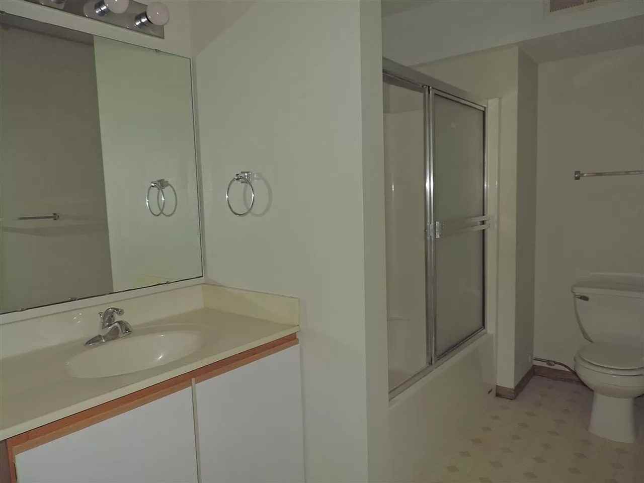 2262 Holiday Rd #102 - Photo 7 of 9