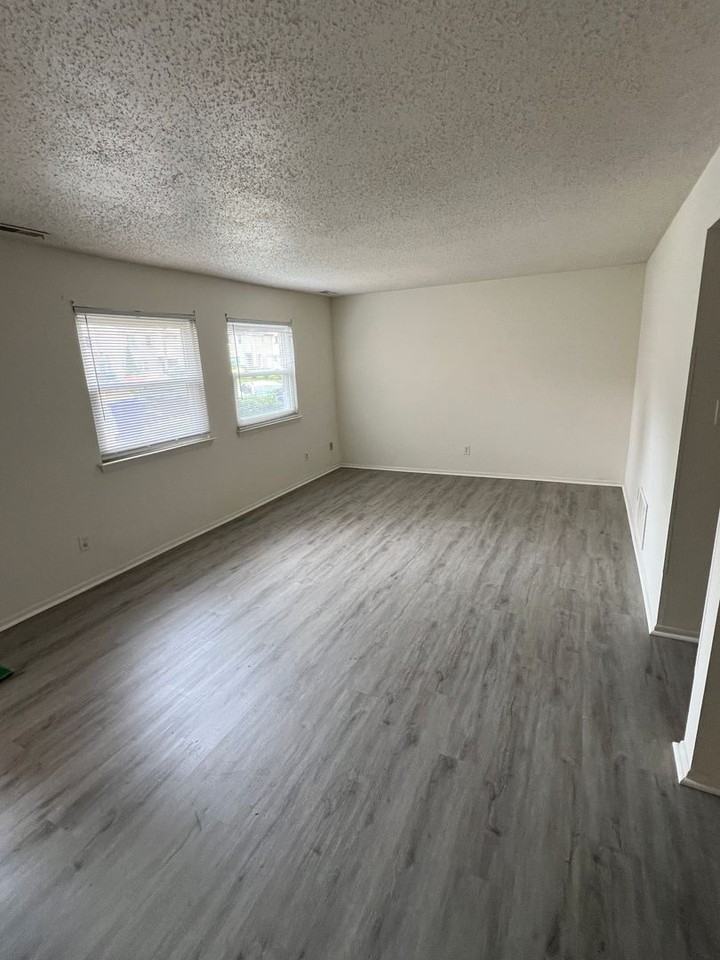 5302 Leicester Ct - Photo 2 of 22