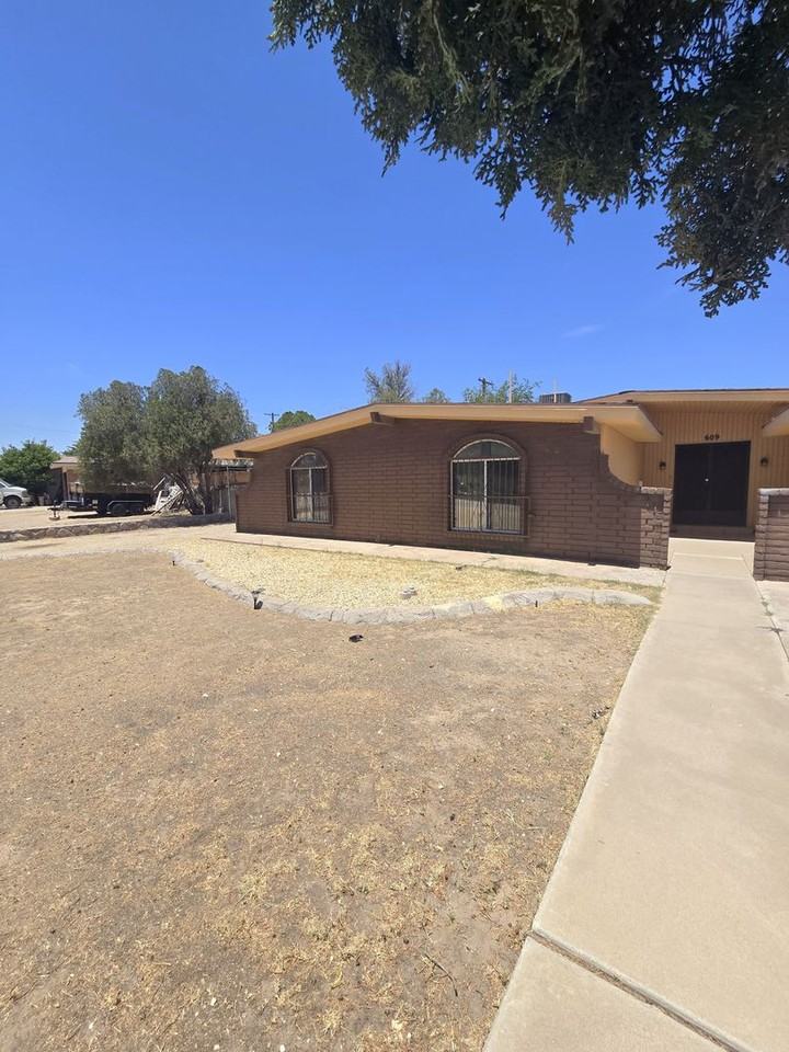 609 Londonderry Rd - Photo 2 of 35