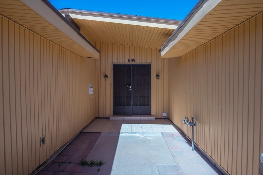 609 Londonderry Rd - Photo 3 of 35