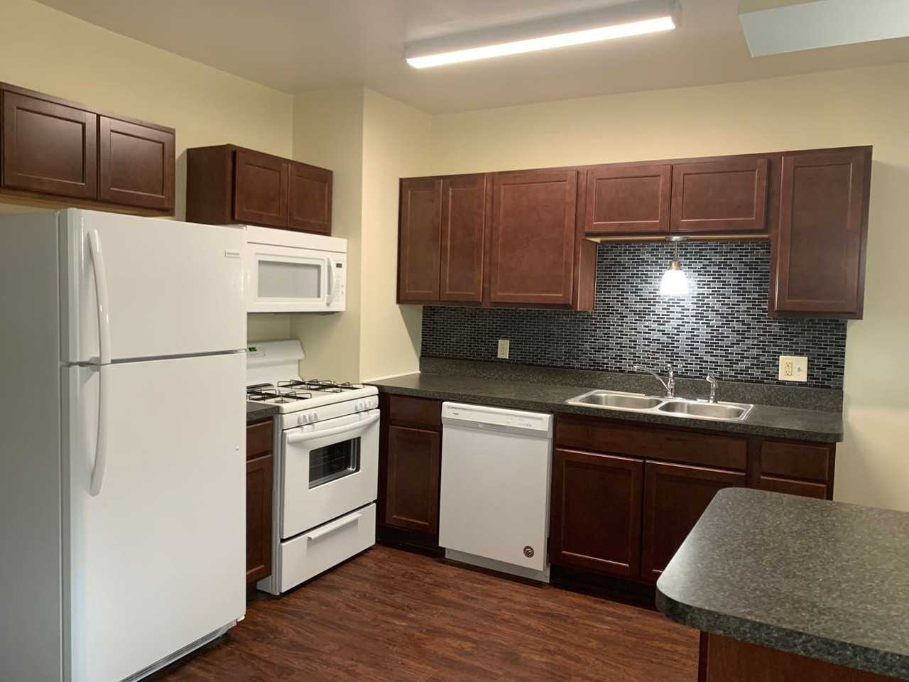 135 E Broadway Ave - Photo 2 of 8