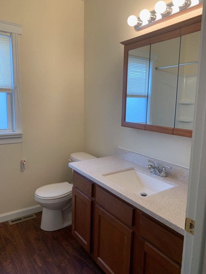 135 E Broadway Ave - Photo 2 of 8