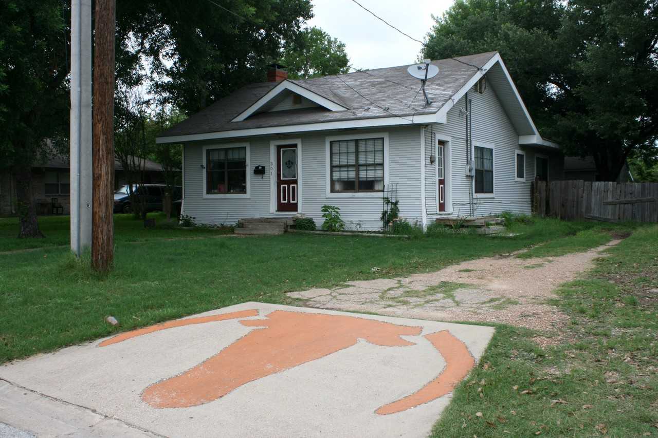 301 Highlands St - Photo 4 of 12