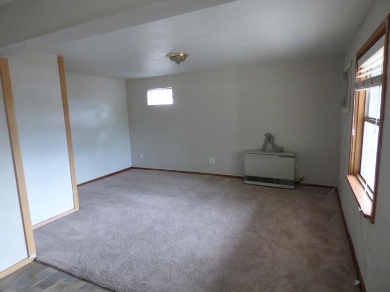 105 Grand Ave - Photo 2 of 9
