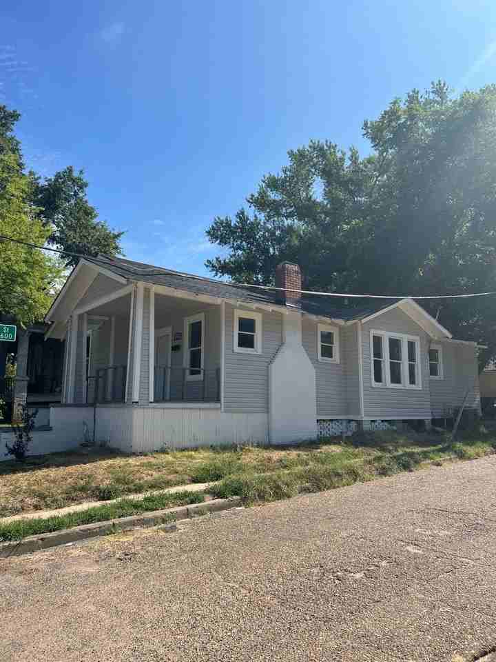 1025 Foster St - Photo 2 of 16