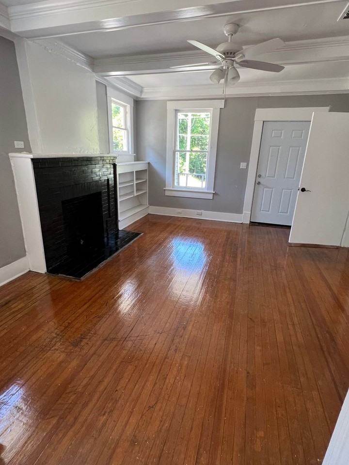 1025 Foster St - Photo 3 of 16