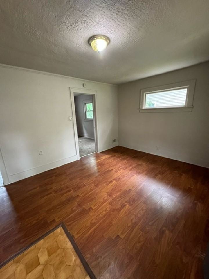 1921 Drexel Ave - Photo 2 of 7