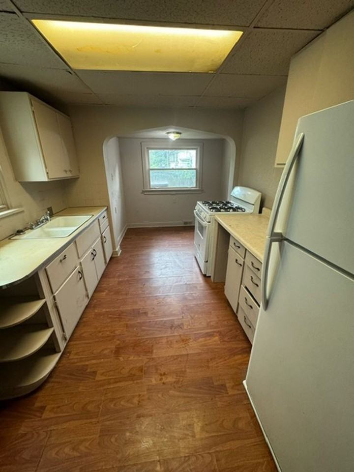 1921 Drexel Ave - Photo 3 of 7