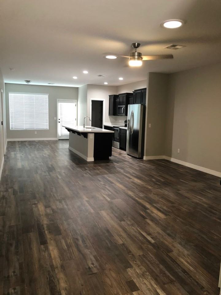 373 E Crane St - Photo 2 of 7