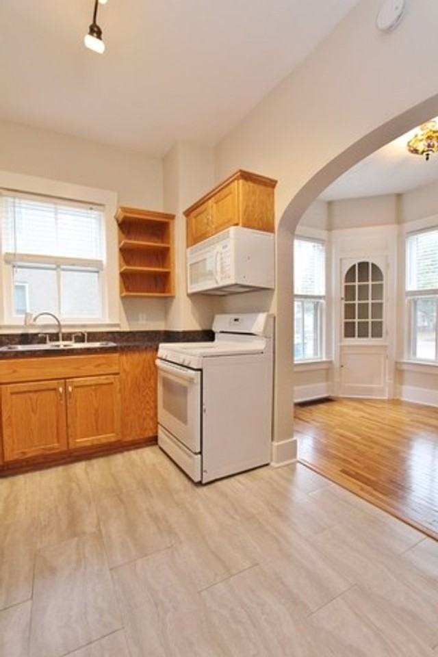 1123 Liberty St - Photo 3 of 8