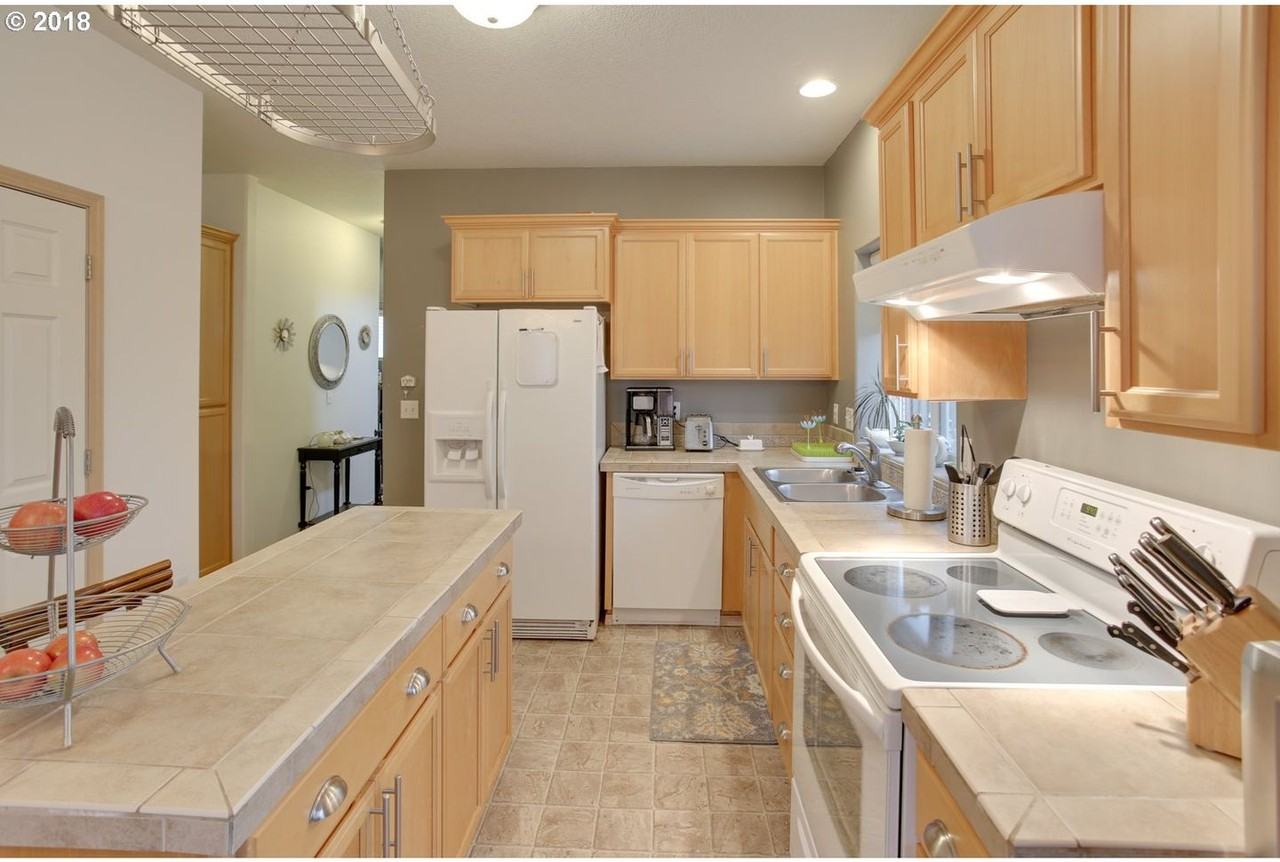 8800 N Drummond Ave - Photo 7 of 32