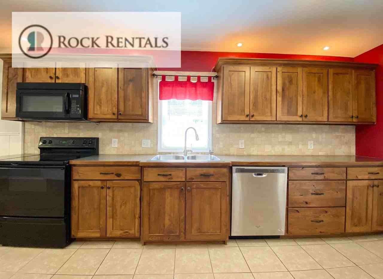 302 Kansas Ave - Photo 3 of 21