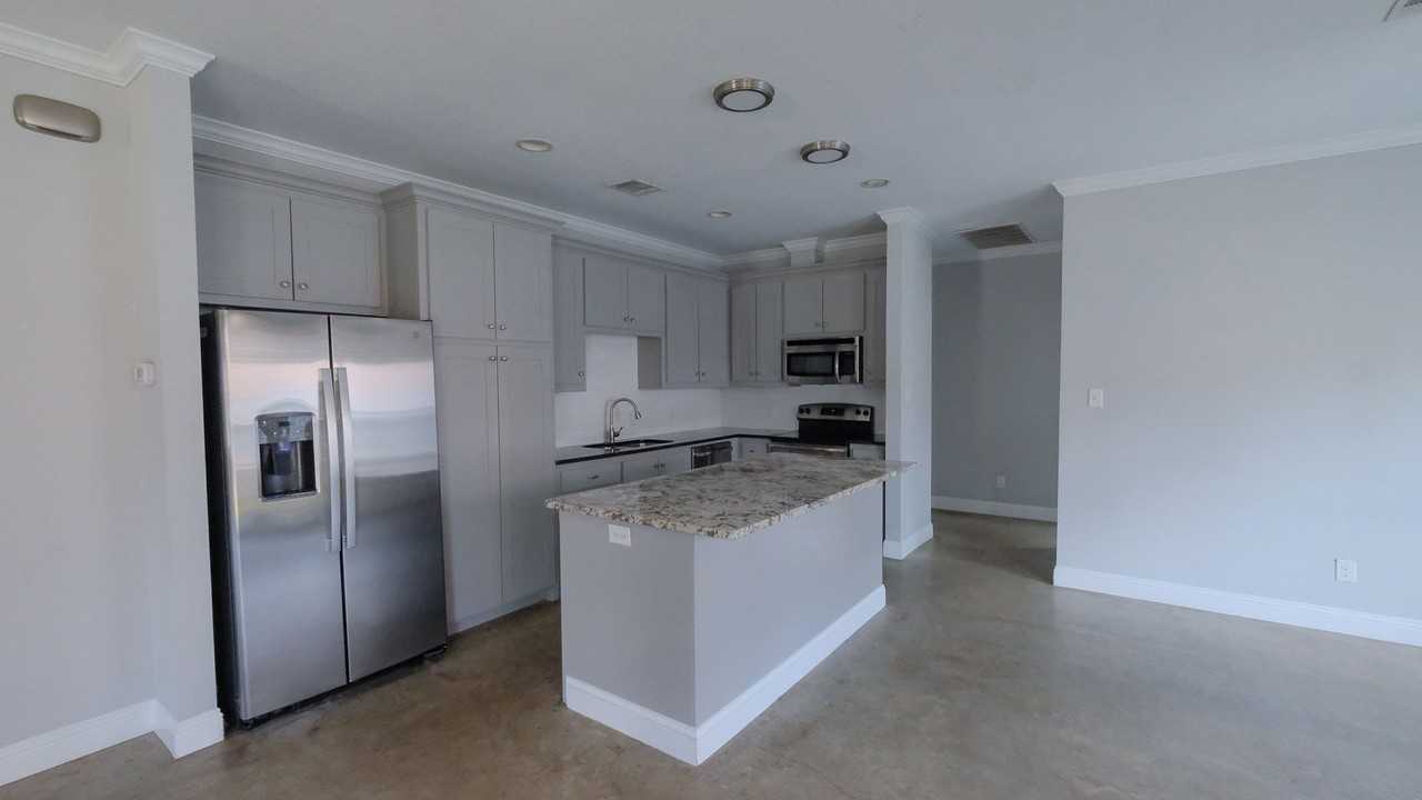 2700 Gordon Ave - Photo 3 of 16