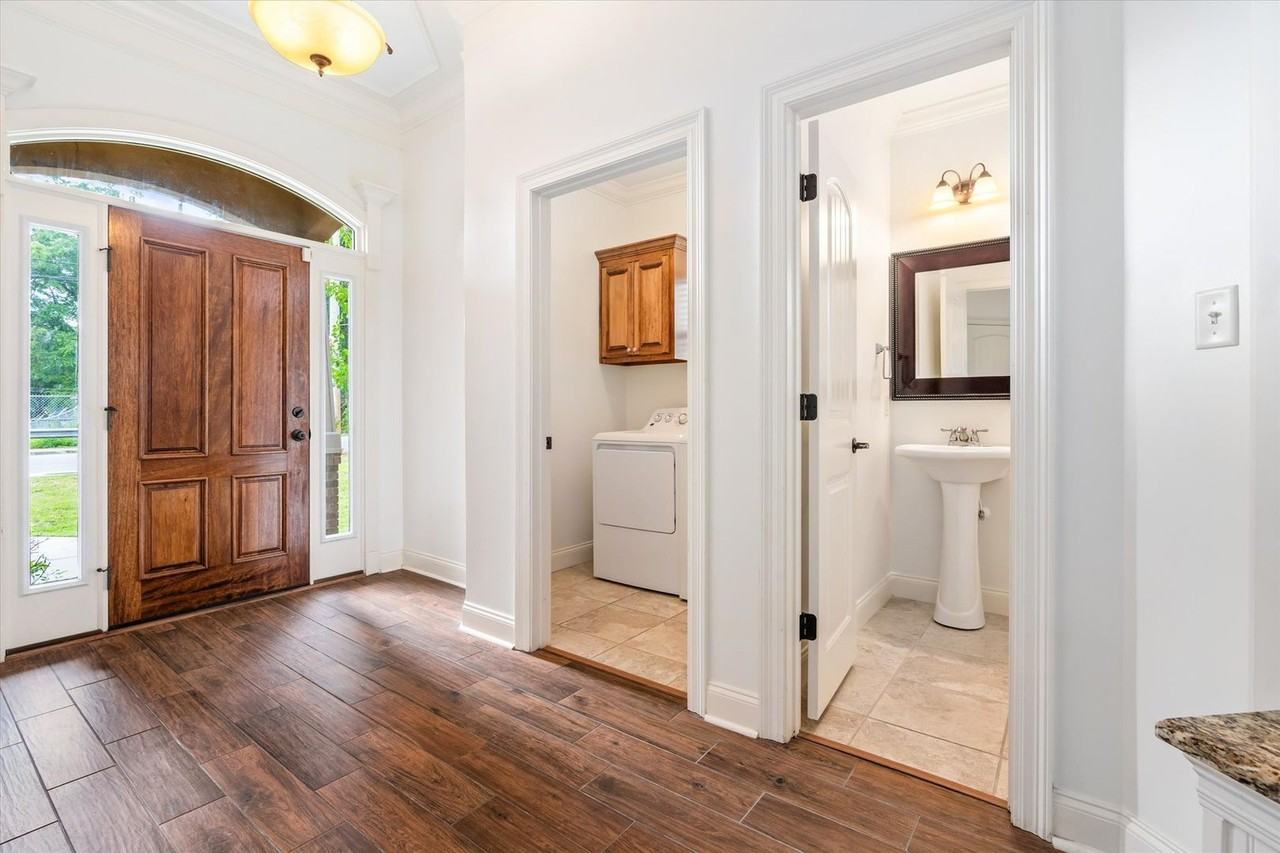 1060 Linlen Ave - Photo 2 of 20