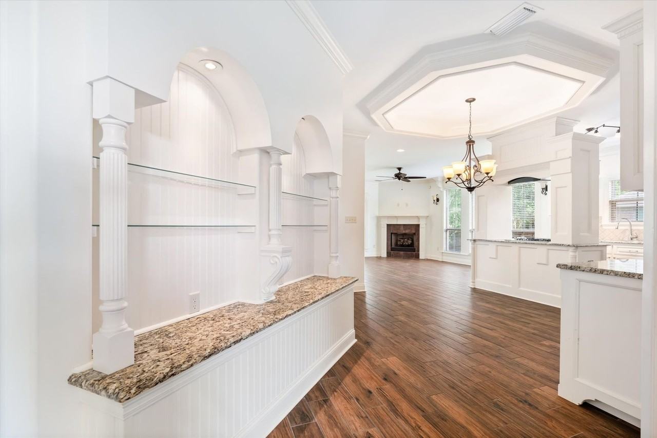 1060 Linlen Ave - Photo 3 of 20