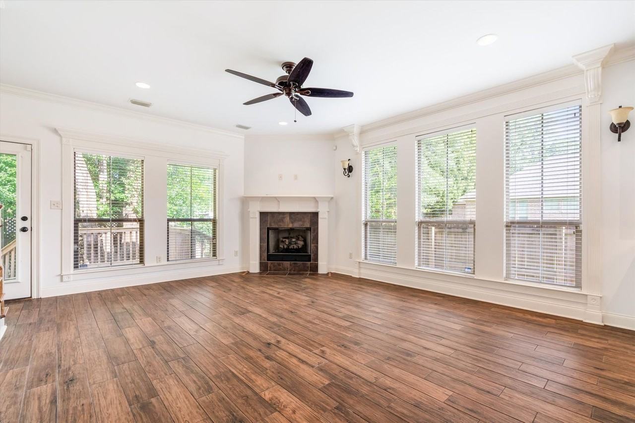 1060 Linlen Ave - Photo 4 of 20
