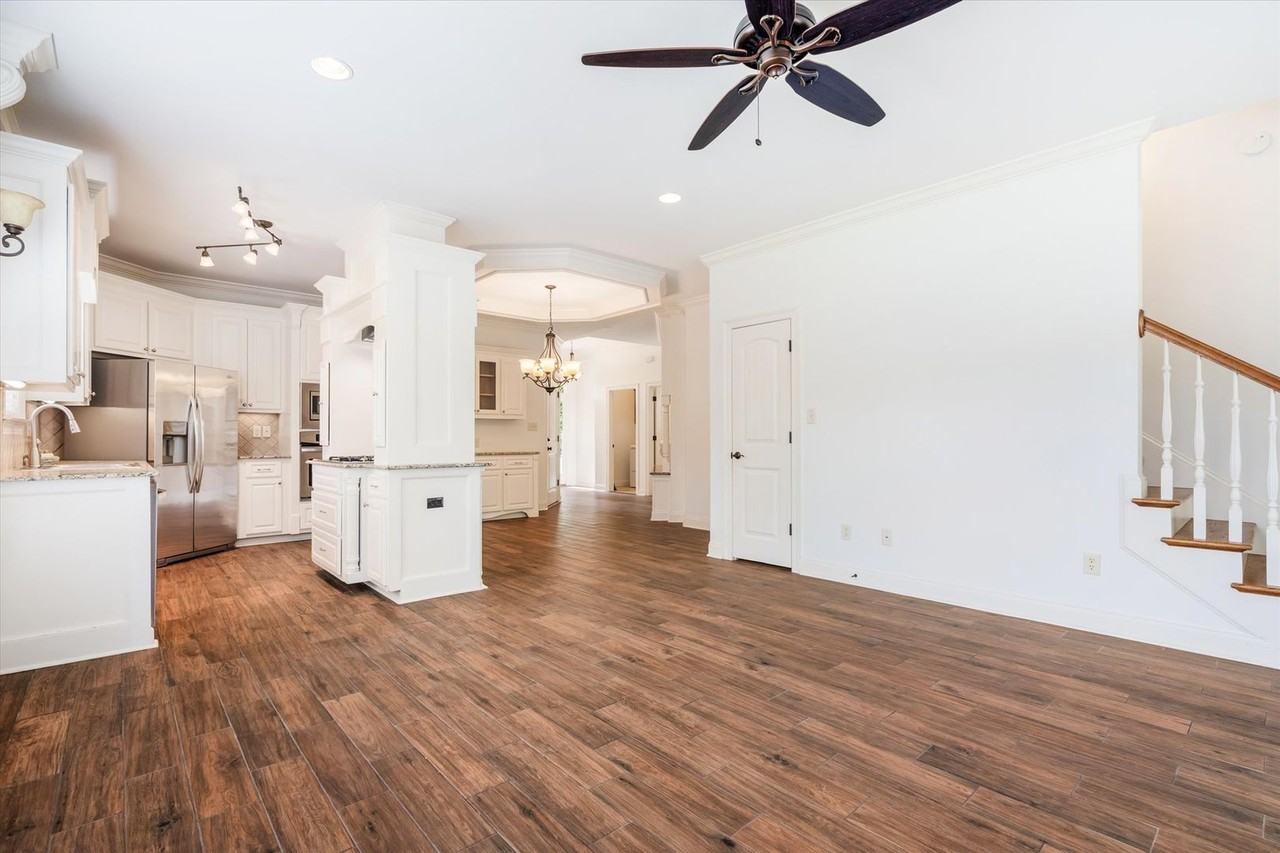1060 Linlen Ave - Photo 6 of 20