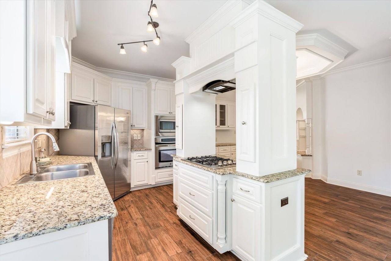 1060 Linlen Ave - Photo 7 of 20