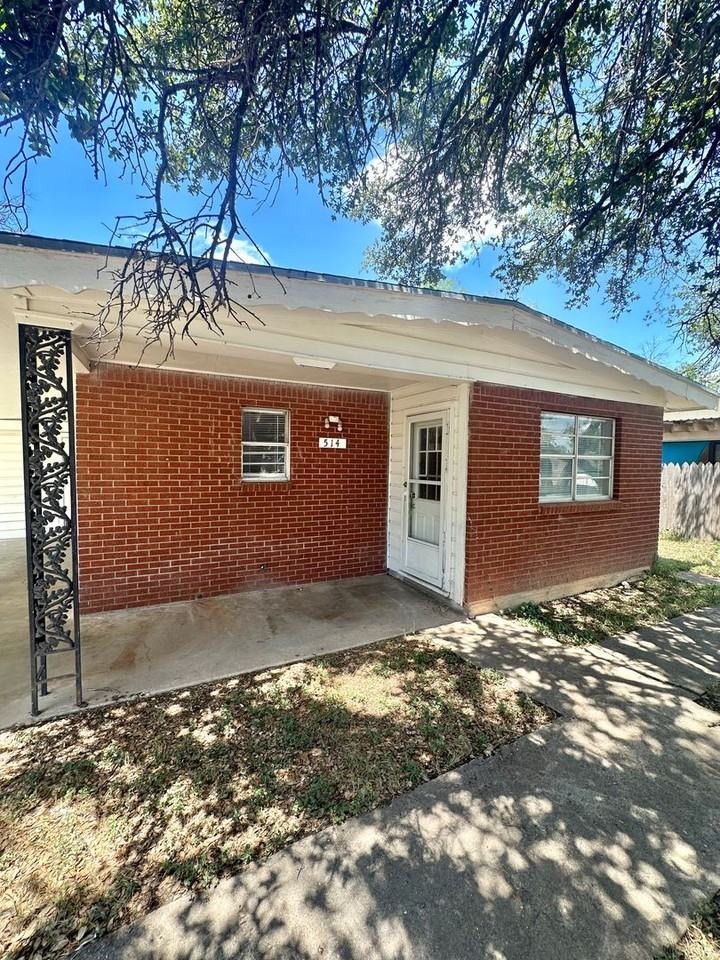 514 E 39th St - Photo 2 of 3