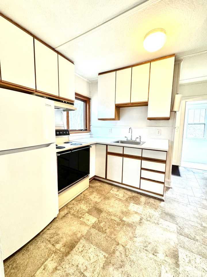 2921 Piedmont Ave - Photo 3 of 15