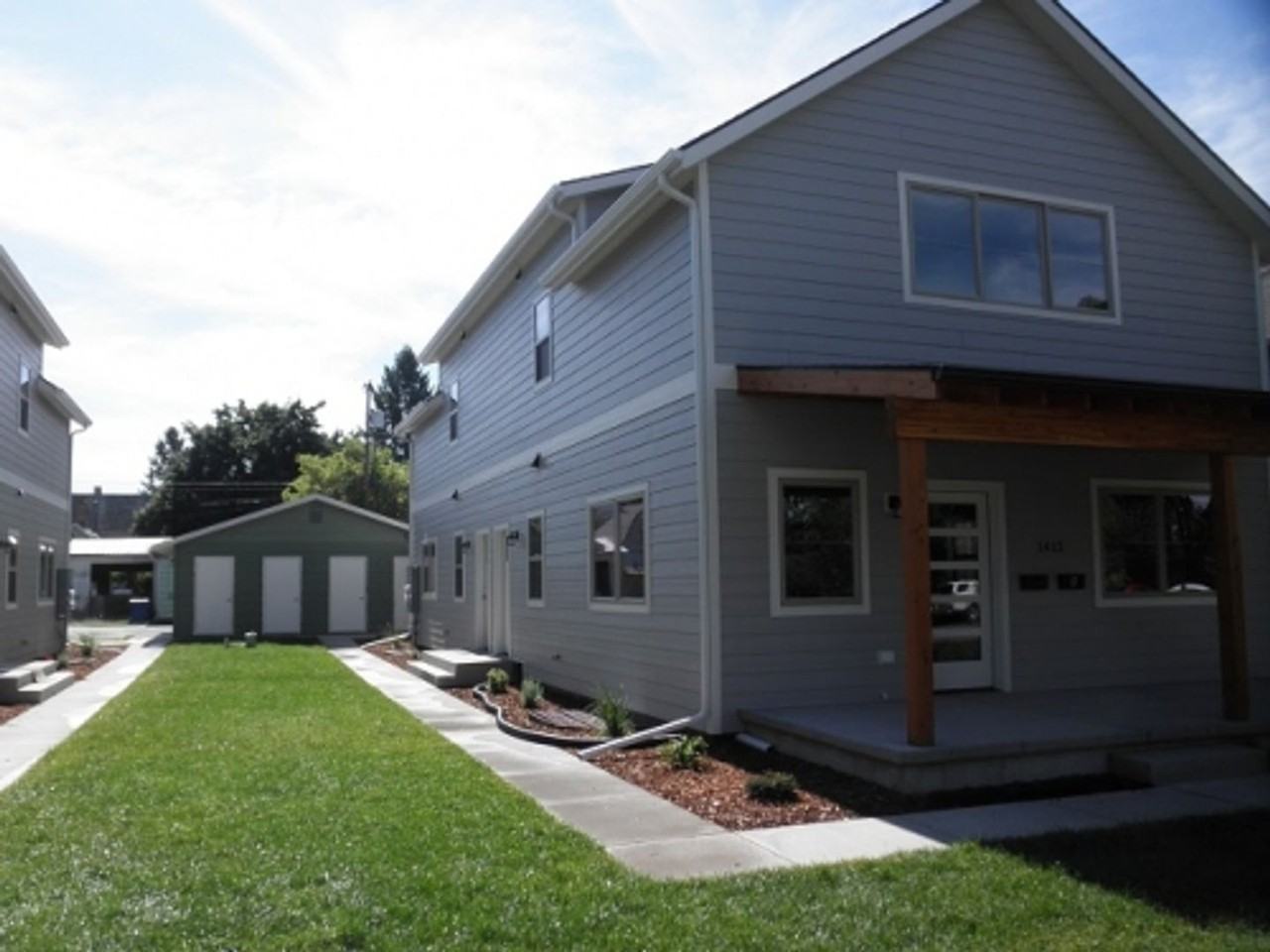 1413 Defoe St - Photo 3 of 25