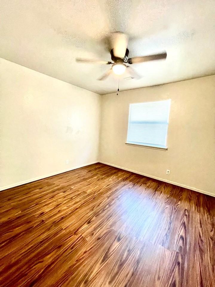 13508 S Hickory Pl - Photo 5 of 17