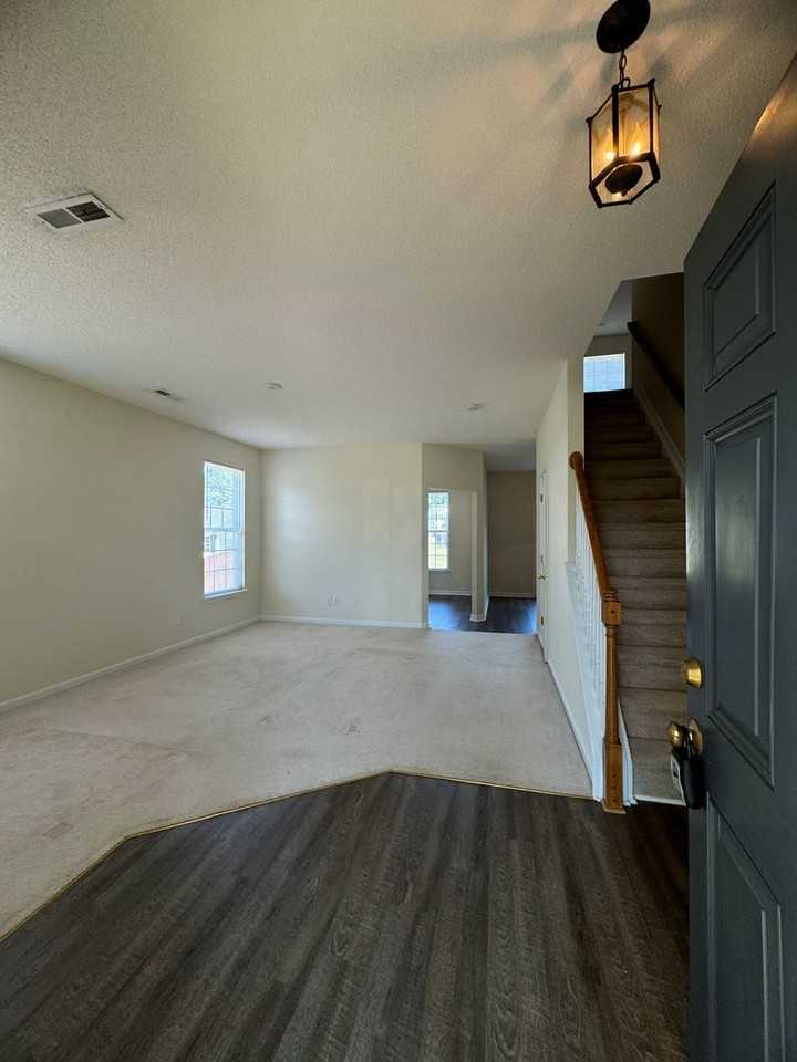 10 Glenrose Ct - Photo 3 of 25