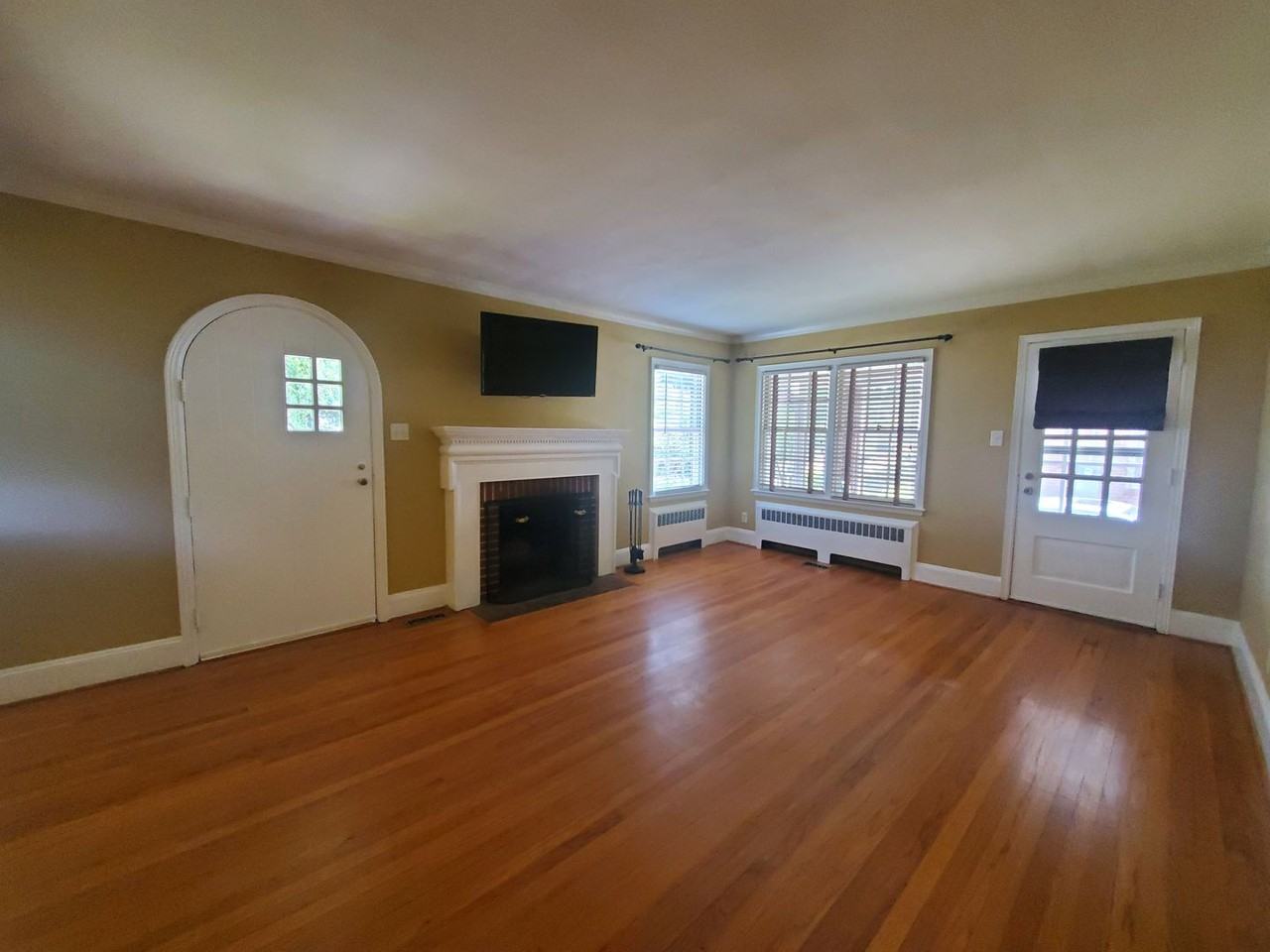 915 Norwood St - Photo 2 of 44