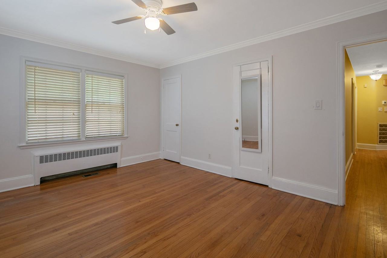 915 Norwood St - Photo 5 of 44