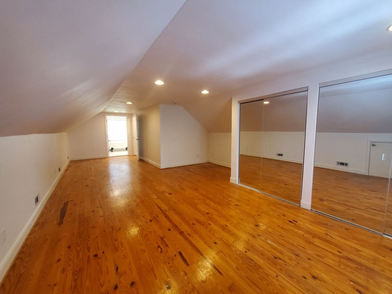 915 Norwood St - Photo 7 of 44