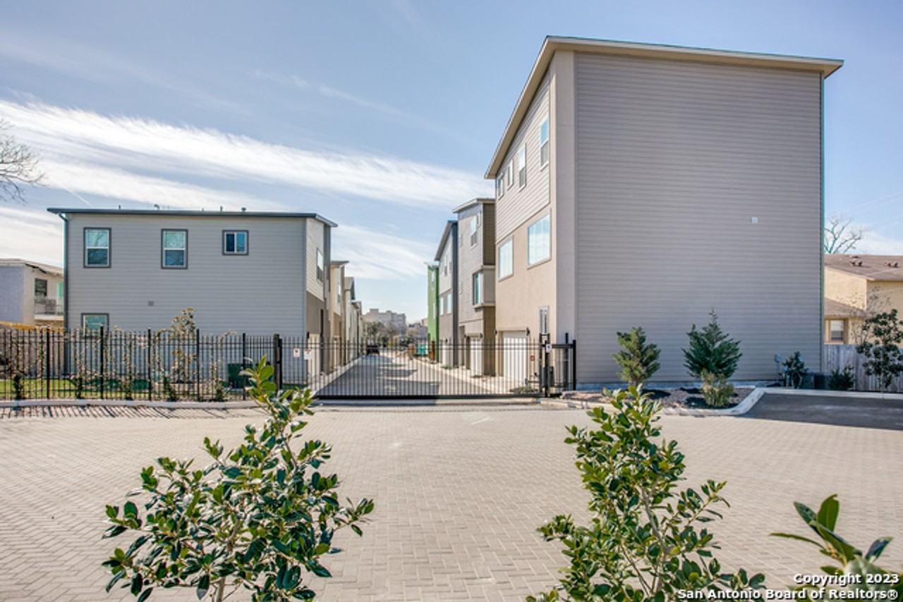 1618 W Lawndale Dr #8