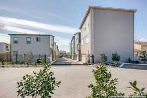 featured image of 1618 W Lawndale Dr #8