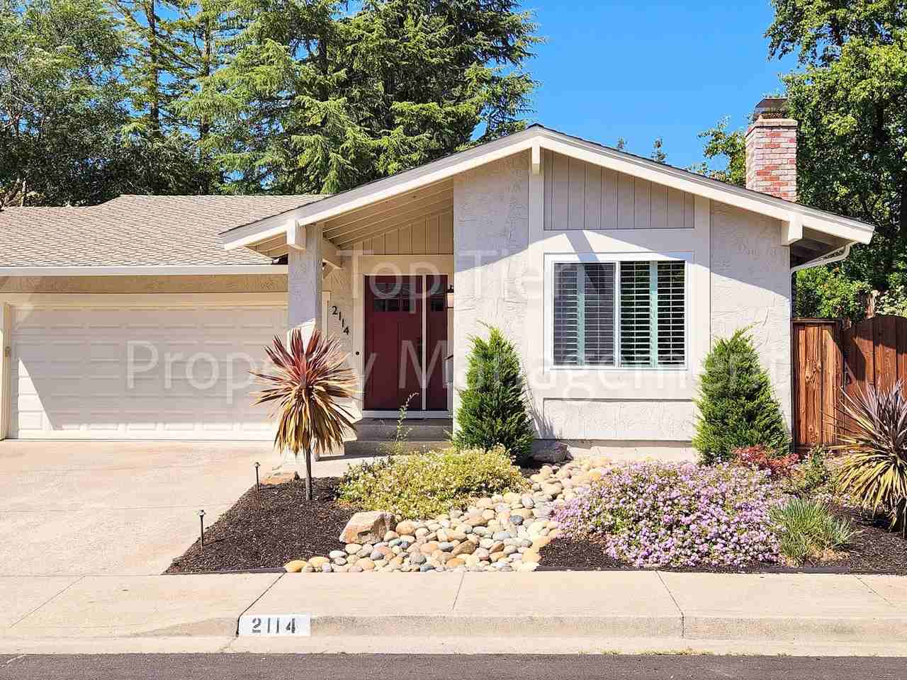 2114 Londonderry Ct - Photo 2 of 33