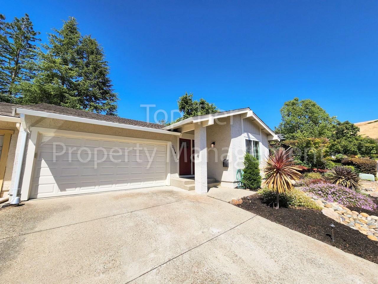 2114 Londonderry Ct - Photo 3 of 33