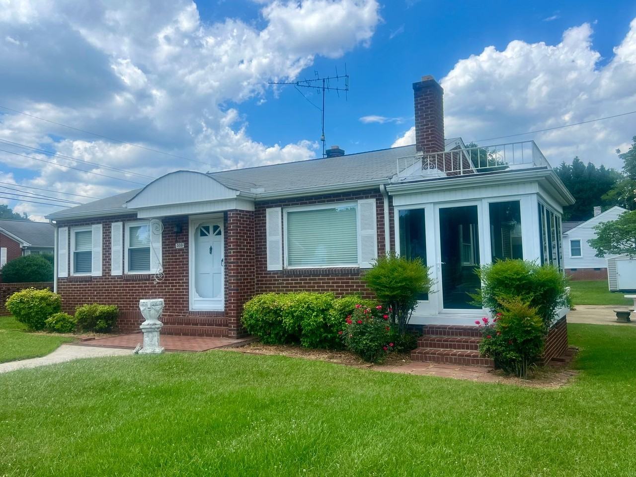 300 E Pine St - Photo 2 of 19