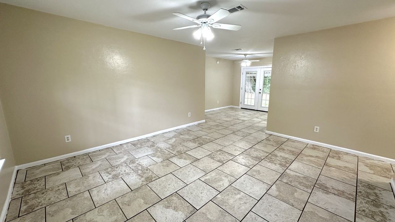 4667 Autumn Woods Way - Photo 3 of 24
