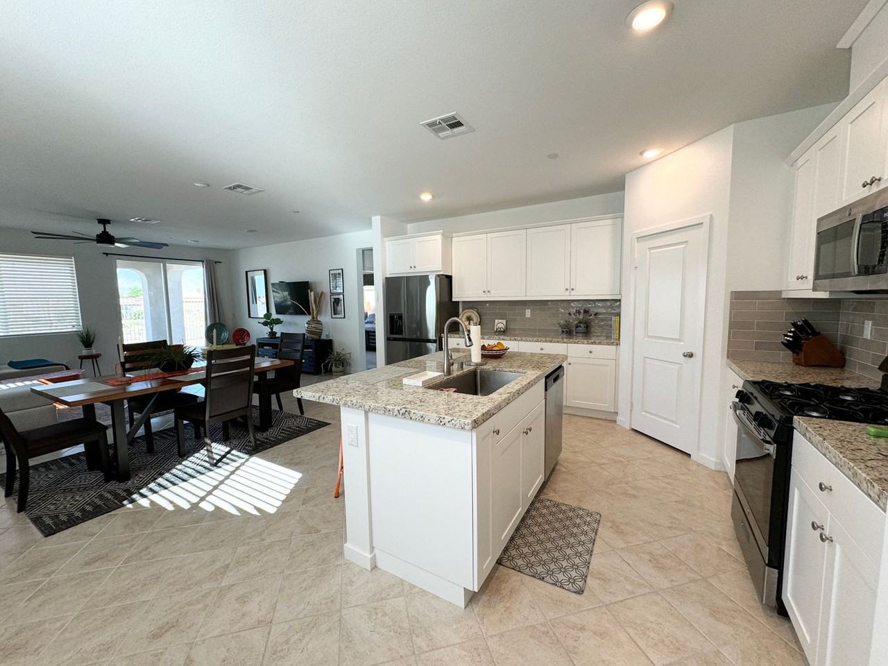 11593 S Crescent St - Photo 3 of 31