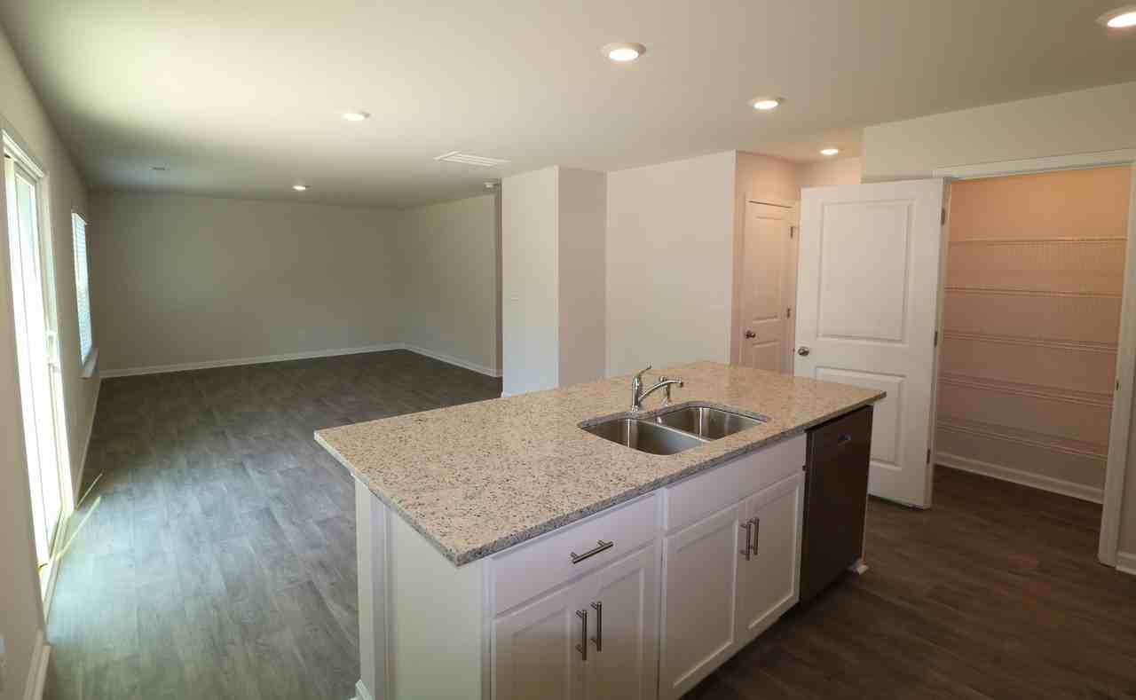 182 Carriage Cove Cir - Photo 2 of 24